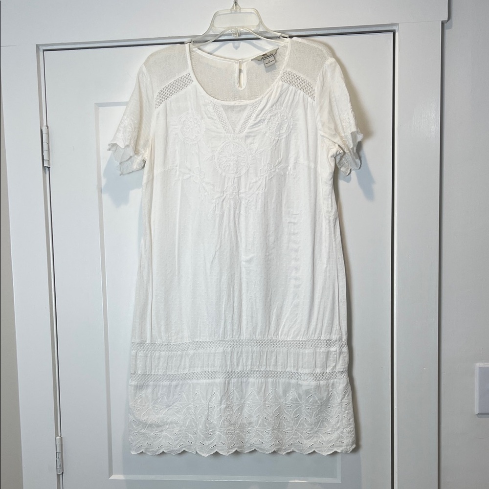 Bob Timberlake White Embroidered Short Sleeve Dress size medium.